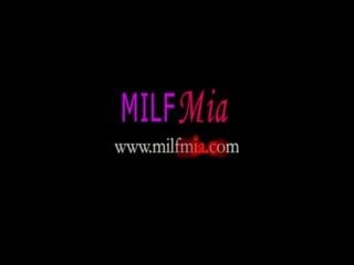 Milf gir blowjob i bobbi sox!