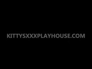 Kittysxxxplayhouse.com skratka kratke hlače da poundout