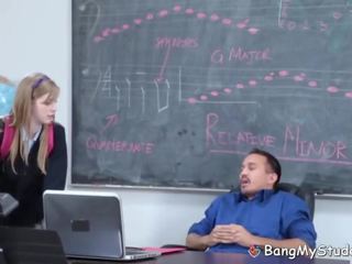 Stupid studentas dulkina jos muzika mokytojas už approval