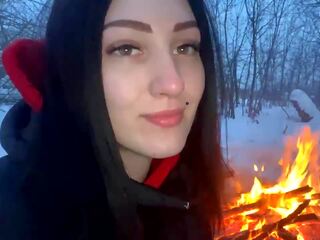 Un muchacho y un dama joder en la invierno por la fuego: hd sexo vídeo 80